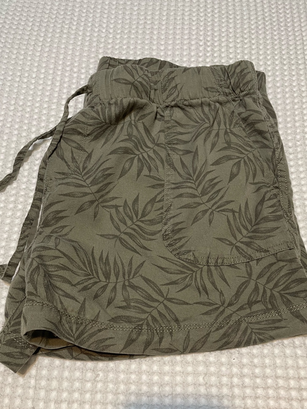 GAP Women’s Green Tropical Print Drawstring Shorts